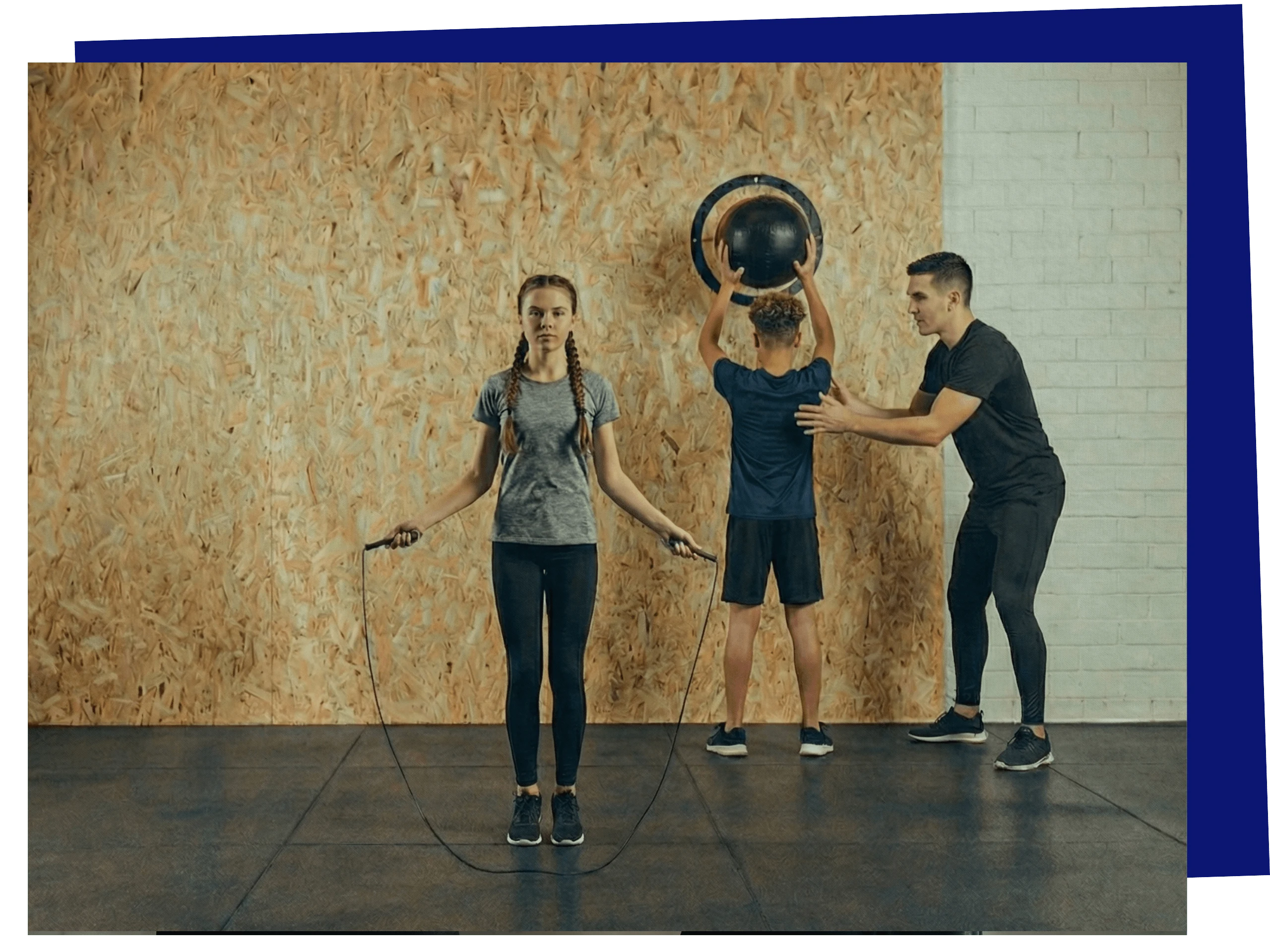 wij waarborgen en begeleiden de groep op onze locatie op maandag, dinsdag, woensdag en donderdag